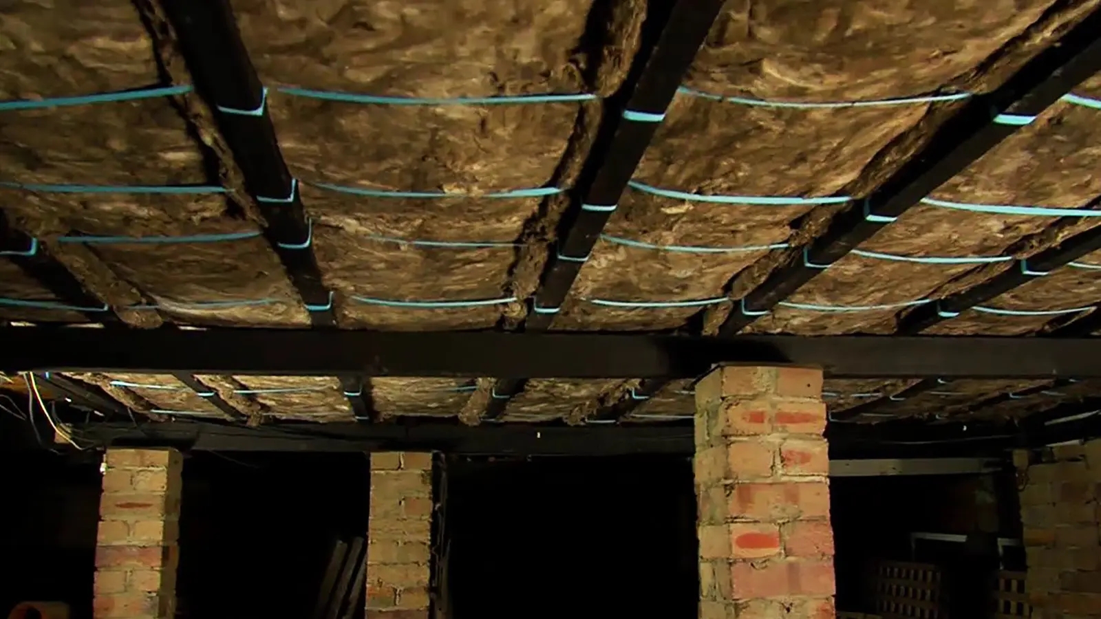 Underfloor insulation